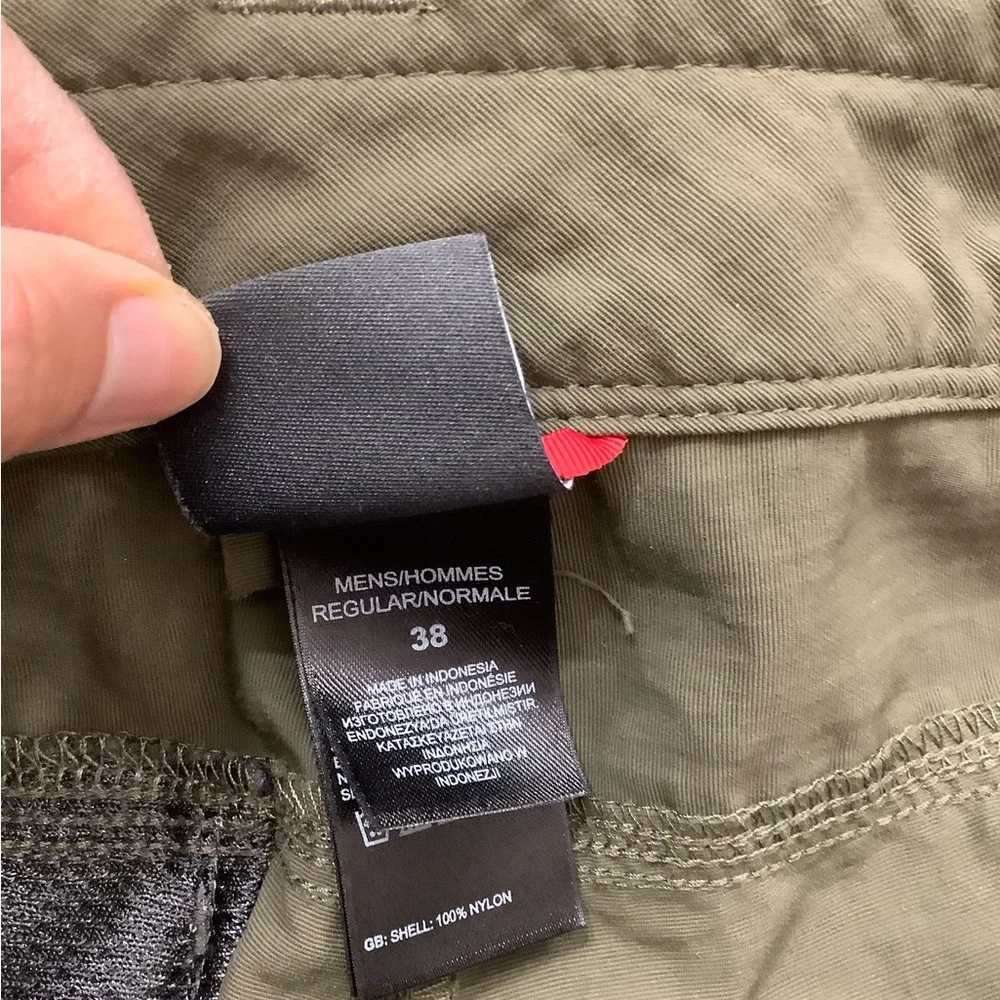 The North Face Green Cargo Shorts for Outdoor Adventures - Picture 4 of 5